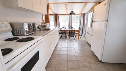 2 Bedroom Cottage with lake view | Private kitchen | Mini-fridge, microwave