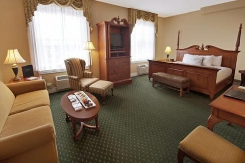 Blue Ridge Suite, Accessible | Desk, iron/ironing board, free cribs/infant beds, rollaway beds