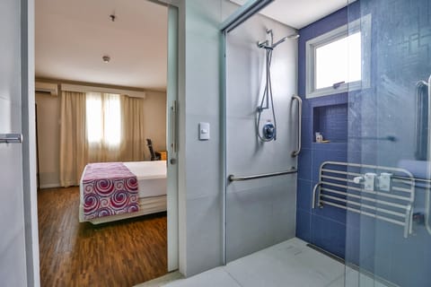 Executivo Casal Adaptado | Bathroom shower