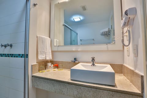 Deluxe Double Room | Bathroom sink