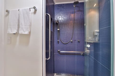 Executivo Twin Semi Adaptado | Bathroom shower