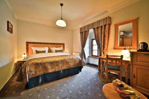 Superior Room | Egyptian cotton sheets, premium bedding, pillowtop beds, minibar