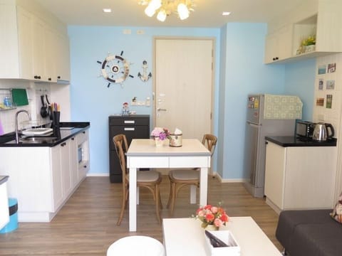 Exclusive Apartment | Private kitchen | Fridge, microwave, stovetop, coffee/tea maker