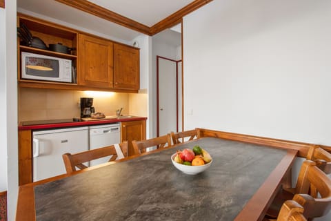 Appartement 6 personnes - 1 chambre + 1 coin nuit - Vue montagne | Dining room