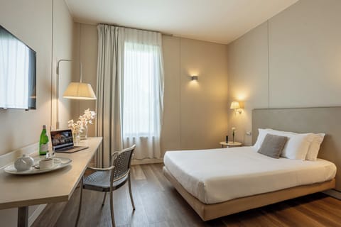 Premium bedding, down comforters, in-room safe, desk