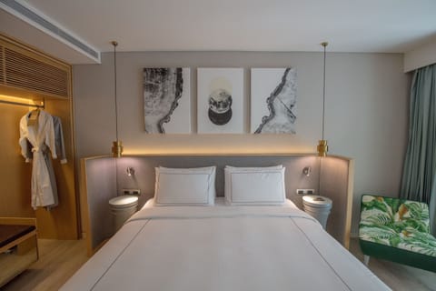 Deluxe Room | Egyptian cotton sheets, premium bedding, minibar, in-room safe