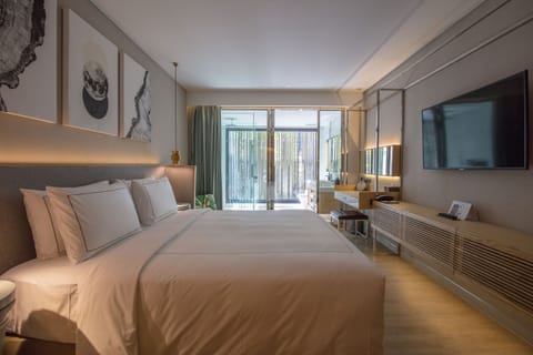 Deluxe Room | Egyptian cotton sheets, premium bedding, minibar, in-room safe