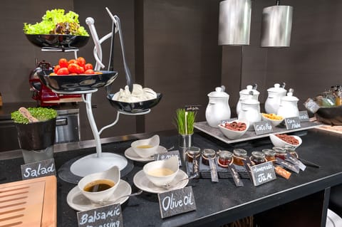 Daily cooked-to-order breakfast (THB 942 per person)