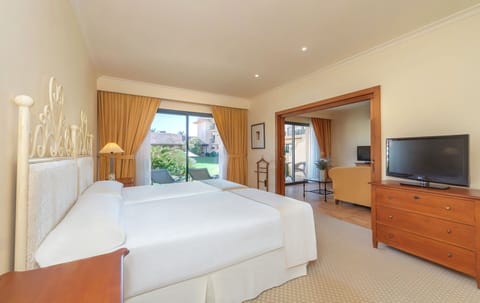 Junior Suite, Pool View | Minibar, in-room safe, desk, laptop workspace