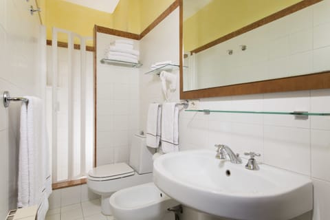 Apartment, 1 Bedroom, Terrace | Bathroom | Free toiletries, hair dryer, towels