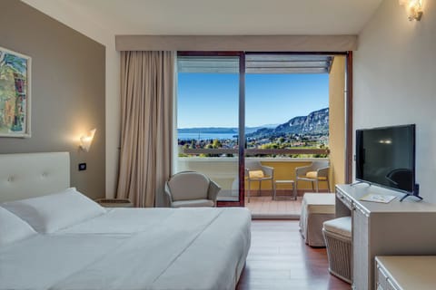 Double or Twin Room, Lake View | Down comforters, minibar, in-room safe, individually furnished