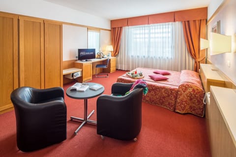 Comfort Double Room | Minibar, in-room safe, desk, rollaway beds