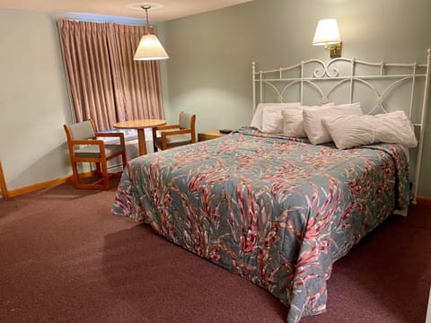 Room, 1 Queen Bed | Iron/ironing board, free WiFi, bed sheets