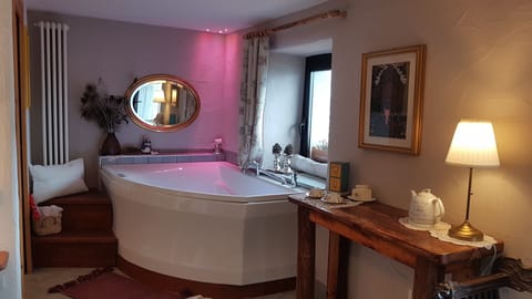 Romantic Suite, Jetted Tub (Tendresse) | View from room