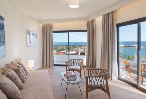 Signature One Bedroom Seaview Suite | Premium bedding, down comforters, minibar, in-room safe