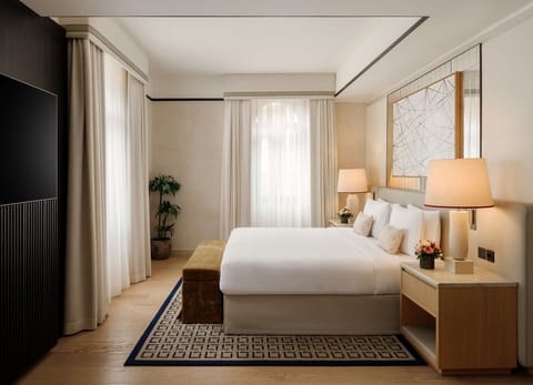 Junior Suite (Park) | Down comforters, minibar, in-room safe, desk