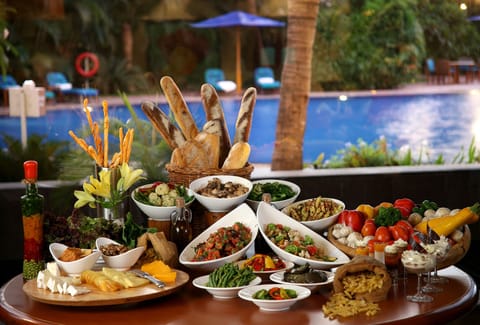 Daily buffet breakfast (INR 1450 per person)