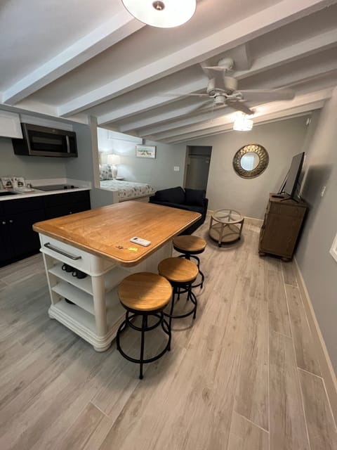 Deluxe Studio Suite, 1 Queen Bed, Kitchen (Island Sunset) | Private kitchen | Full-size fridge, microwave, coffee/tea maker, toaster