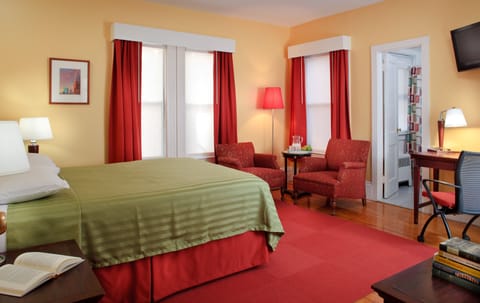 Standard Room, 1 Queen Bed (Private Bath) | Desk, iron/ironing board, free WiFi, bed sheets