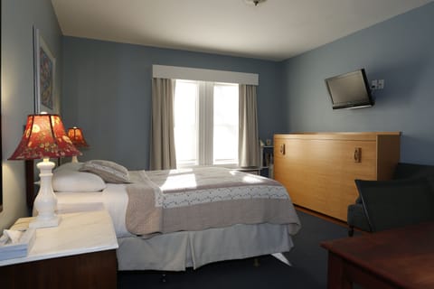 Economy Room, Multiple Beds, Private Bathroom | Desk, iron/ironing board, free WiFi, bed sheets