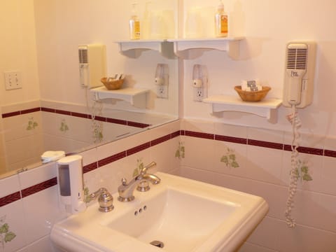 Standard Room, 1 Queen Bed (Private Bath) | Bathroom | Free toiletries, hair dryer, towels