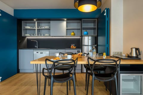 Standard Apartment, Multiple Beds, Non Smoking, Terrace | Private kitchenette