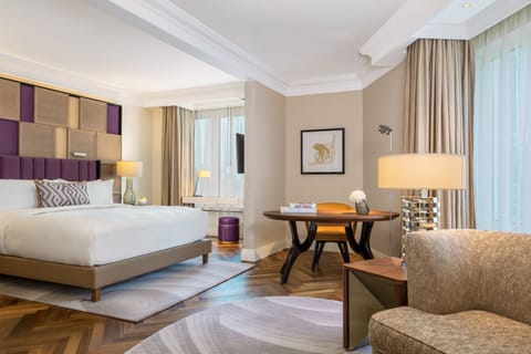 Junior Suite, 1 Bedroom, Corner | Premium bedding, down comforters, pillowtop beds, minibar