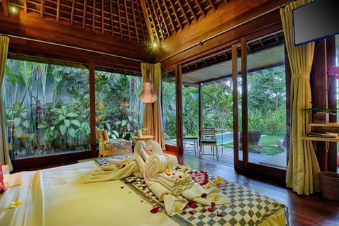 One Bedroom Private Pool Villa with Rice Field View | Premium bedding, minibar, in-room safe, desk