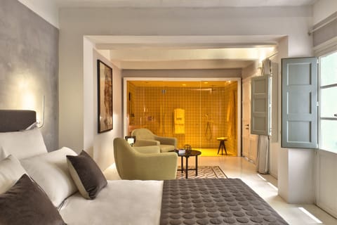 Suite 1 - Deluxe Suite | Egyptian cotton sheets, premium bedding, pillowtop beds, minibar