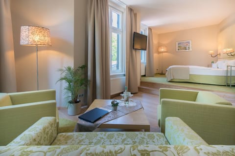 Suite, 1 Double Bed (Cozy Sitting Corner) | In-room safe, desk, cribs/infant beds, free WiFi