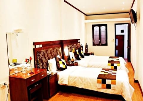 Triple Room | Desk, free WiFi