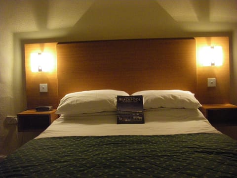 Double Room, Sea View | In-room safe, free WiFi, bed sheets