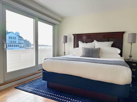 Waterfront Room | Laptop workspace, iron/ironing board, free WiFi, bed sheets