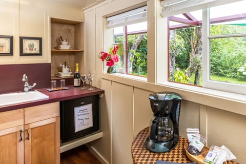 Private Rainforest Cottage (Umauma Fall) | Private kitchen | Fridge, microwave, coffee/tea maker, electric kettle