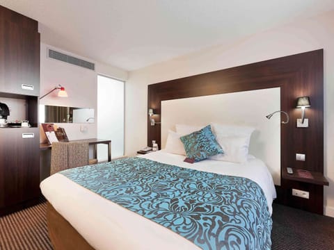 Privilege, Room, 1 Double Bed | Premium bedding, minibar, desk, soundproofing