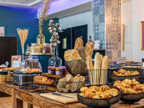 Daily buffet breakfast for a fee