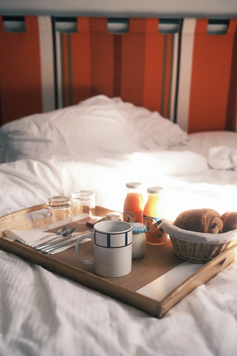 Daily cooked-to-order breakfast (EUR 12.9 per person)