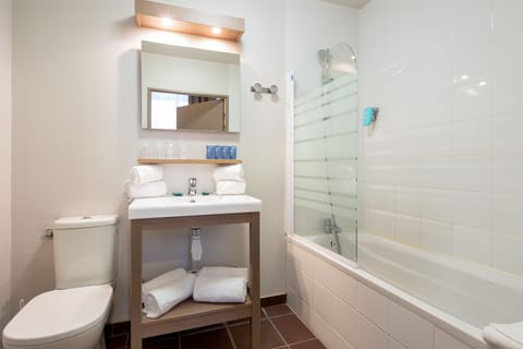 Apartment, 1 Bedroom | Bathroom | Shower, hair dryer, towels, soap
