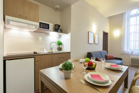 Apartment, 1 Bedroom | Private kitchenette | Fridge, microwave, stovetop, coffee/tea maker