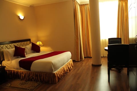 Junior Studio Suite, 1 King Bed, Balcony | In-room safe, desk, blackout drapes, iron/ironing board