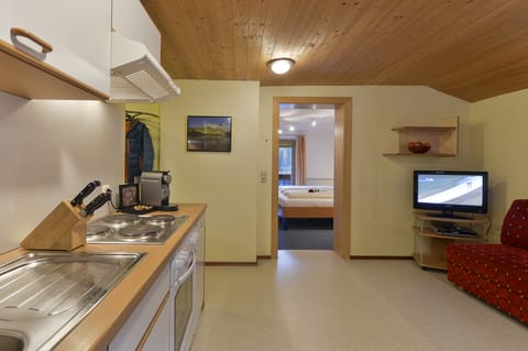 Fridge, stovetop, coffee/tea maker, electric kettle