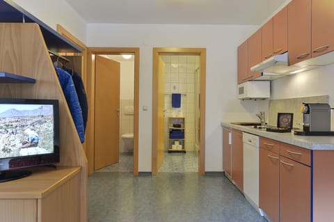 Fridge, stovetop, coffee/tea maker, electric kettle