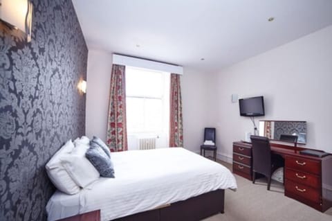Double Room, 1 Double Bed | Bathroom | Eco-friendly toiletries, hair dryer, towels