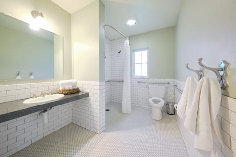 Superior Cottage, 1 Bedroom, Accessible | Bathroom | Hair dryer, towels