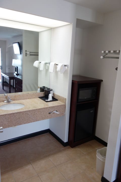 Suite, 1 Queen Bed, Jetted Tub | Individually decorated, individually furnished, desk, free WiFi