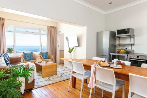 Tidal Pool - Traditional Family 3 Bedroom | Private kitchen | Mini-fridge, microwave, coffee/tea maker, electric kettle