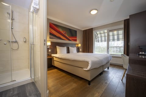 Comfort Double Room | In-room safe, desk, free WiFi, bed sheets