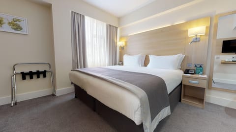 Standard Room, 1 King Bed, Accessible | In-room safe, iron/ironing board, rollaway beds, free WiFi