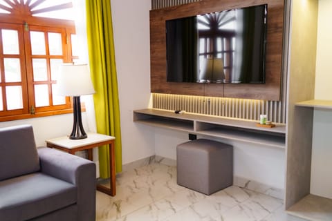 Suite, 1 Bedroom | Free minibar, in-room safe, desk, free WiFi