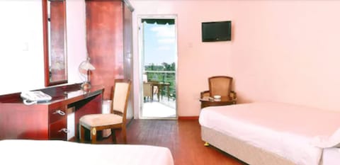 Premier Single Room, City View | Premium bedding, minibar, in-room safe, desk